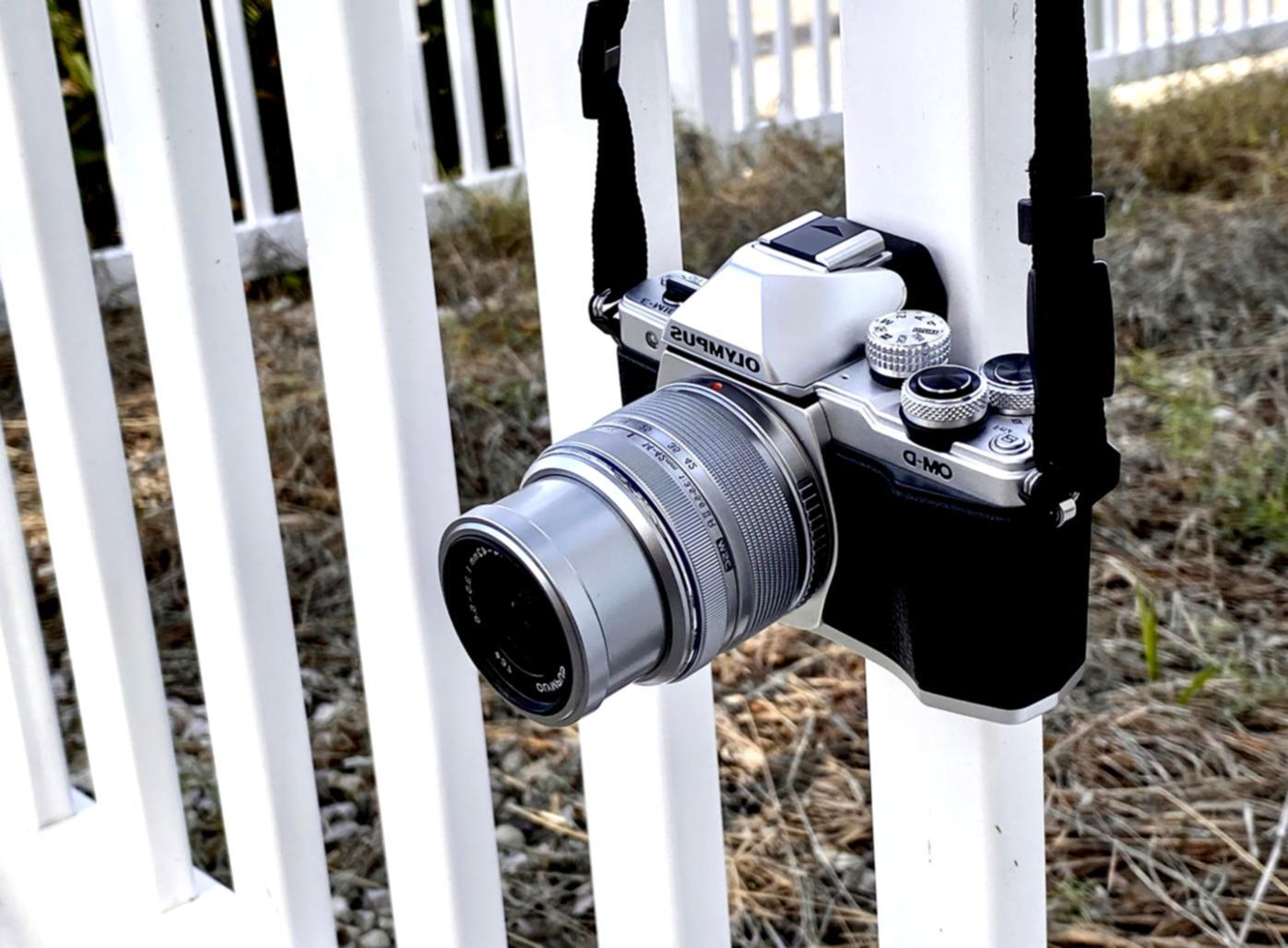 Kreative Videobearbeitungssitzung mit Farbkorrektur und Effekteinstellungen